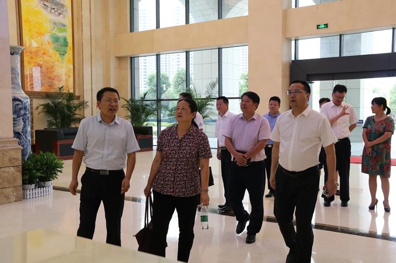湖南省人大社會委、省總工會來公司調研