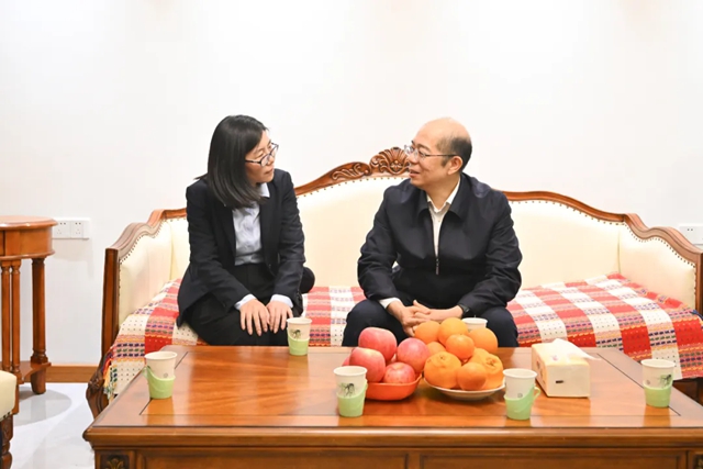 國務院國資委黨委委員、副主任譚作鈞看望慰問中國化學“時代楷?！鼻褴娡炯覍? />
																					</a>	
										<div   id=